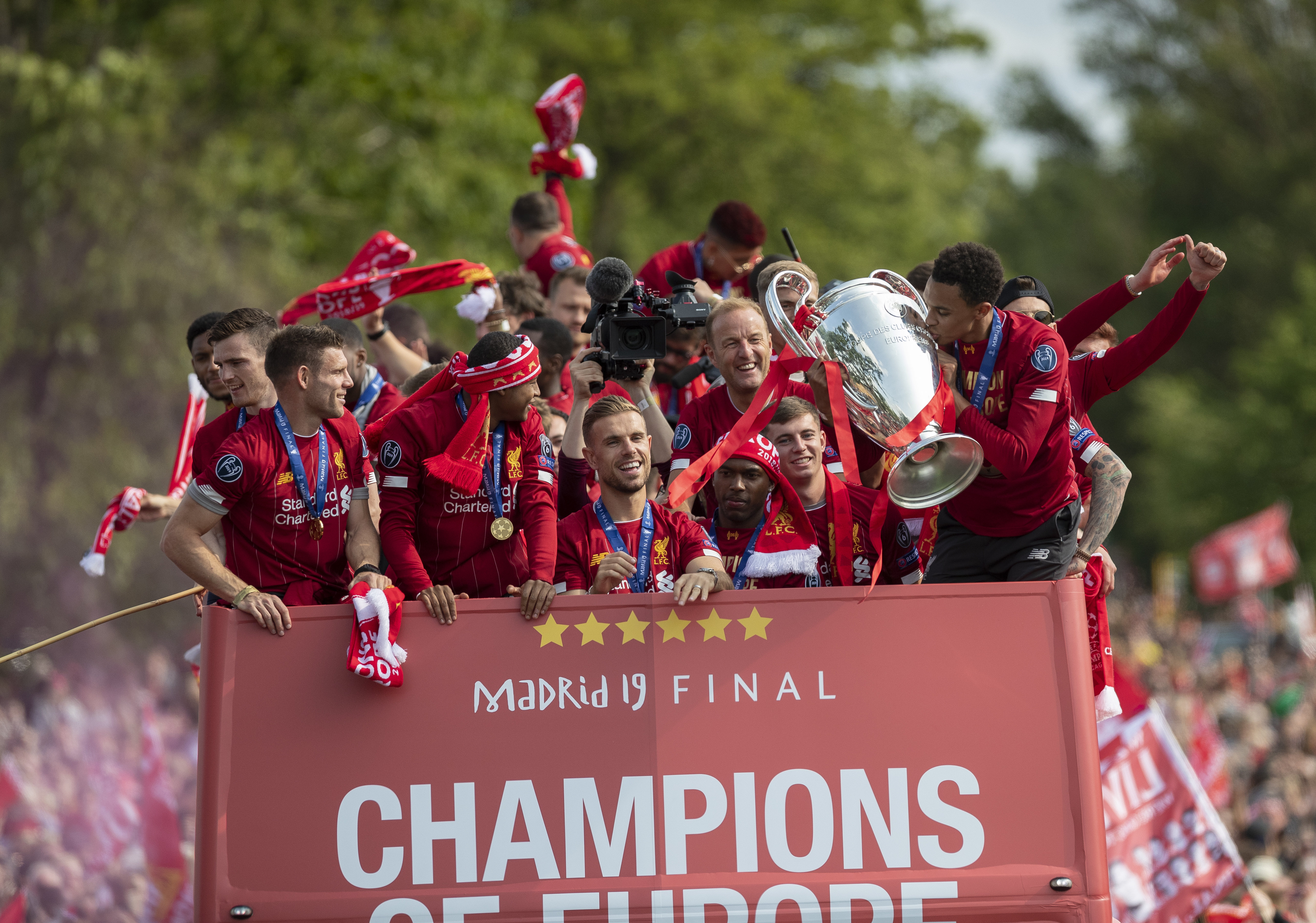 同时让他的 同时让他的